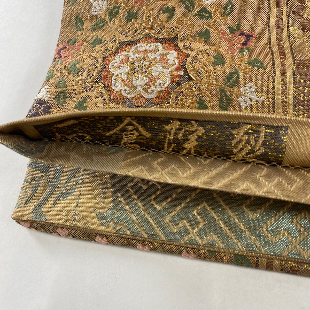 8424円から値引き中 ◇ 着物 名品 袋帯 銀色 華文 向い鳥 草花 菊 牡丹 笹 松 有職文様 金糸 銀糸 引箔 六通 8424円から値引き中 着物 名品 袋帯 金色 華文 草花 花唐草 鳥 金糸 銀糸