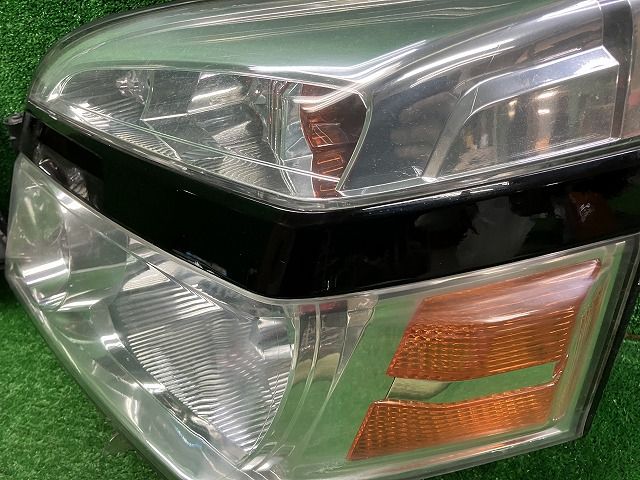 トヨタ AZR60/65 ヴォクシー 後期 ヘッドライト左右 HID 28-183 V1