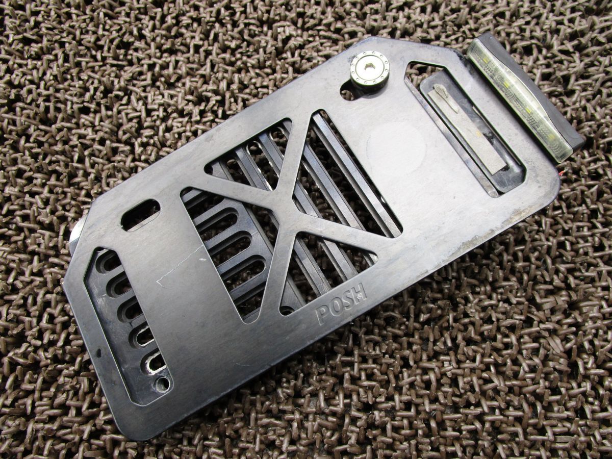 liso様　ブラック　1枚 ズーマー 社外 POSH ナンバーステー TST ナンバー灯 ○A1513！AF58