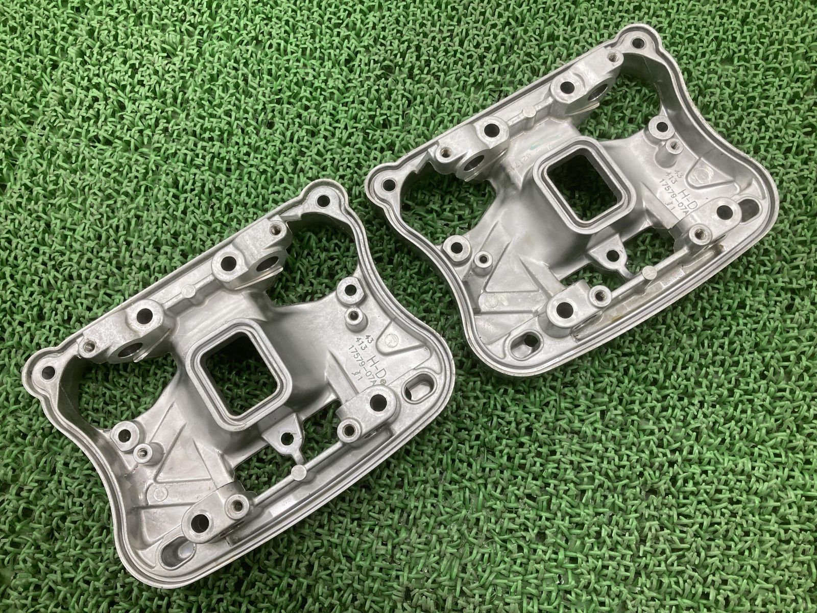 【JON出品！】 XL883 XL1200 ロアロッカーカバー 前後 17579-07A ハーレー 純正