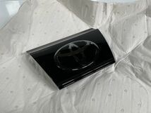 ハリアー60系　トヨタ純正フロントグリルエンブレム(新品未使用品） ☆良品☆ ハリアー 60系 後期 純正 フロントグリル エンブレム