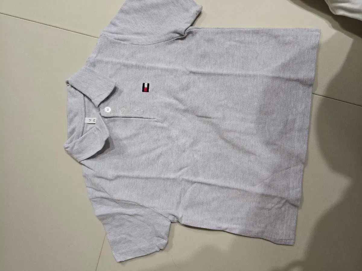 Tommy Hilfiger(トミーヒルフィガー) キッズカラー t シャツ