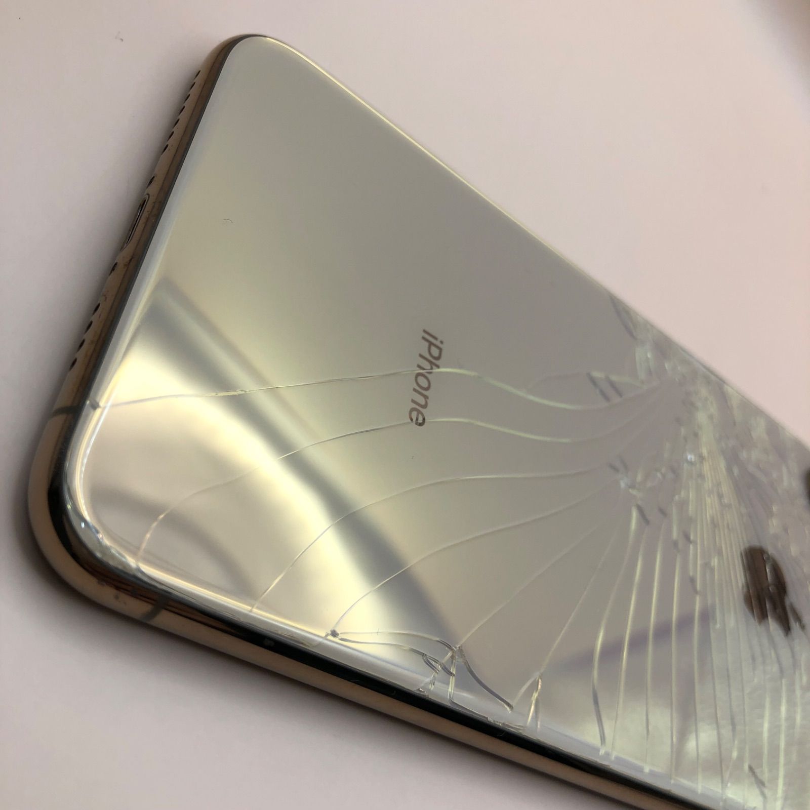 iPhone XS Maxゴールド ジャンク ジャンク】 iPhone XS Max 64GB Gold au〇 SIMロック解除済 SIMフリー
