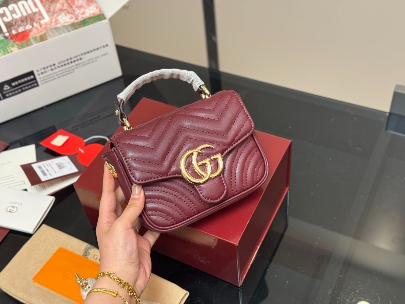 今日 GUCCI GG マルモント ポストバッグ 17×14cm クラシックデザイン
