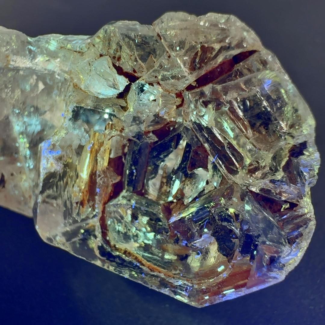 E31568 新産地 石油入り水晶 オイルインクォーツ 水晶 蛍光鉱物 水晶 天然石 原石 鉱物