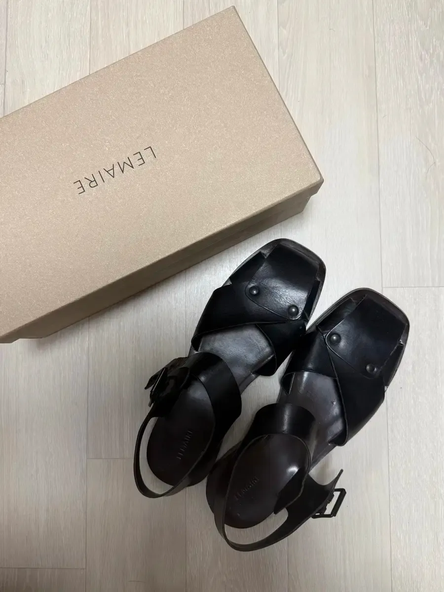 2025年最新】lemaire サンダルの人気アイテム - メルカリ