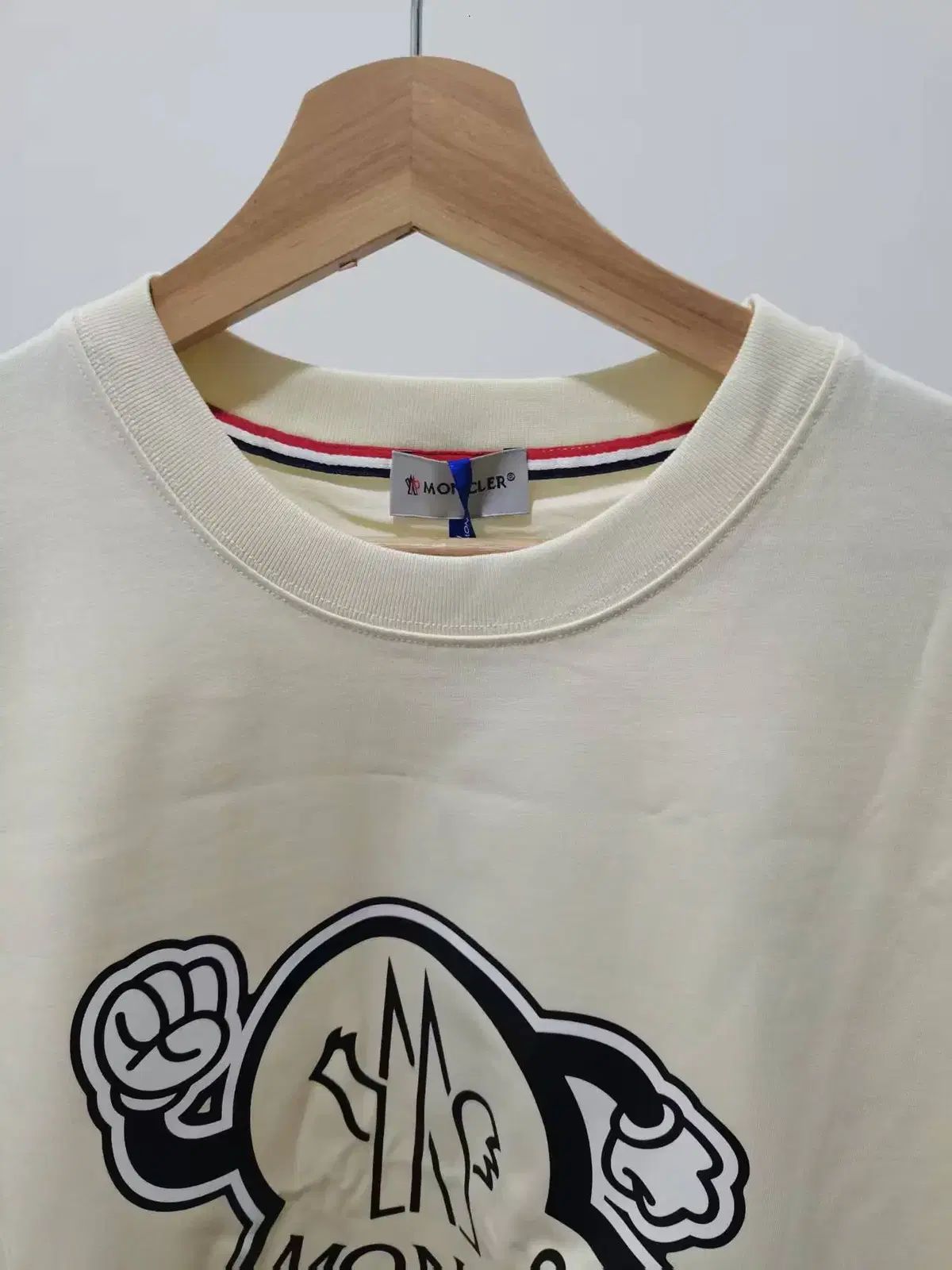 新到着 MONCLER(モンクレール) ユニセックス 夏 ロゴ ベージュ 半袖 T トップス