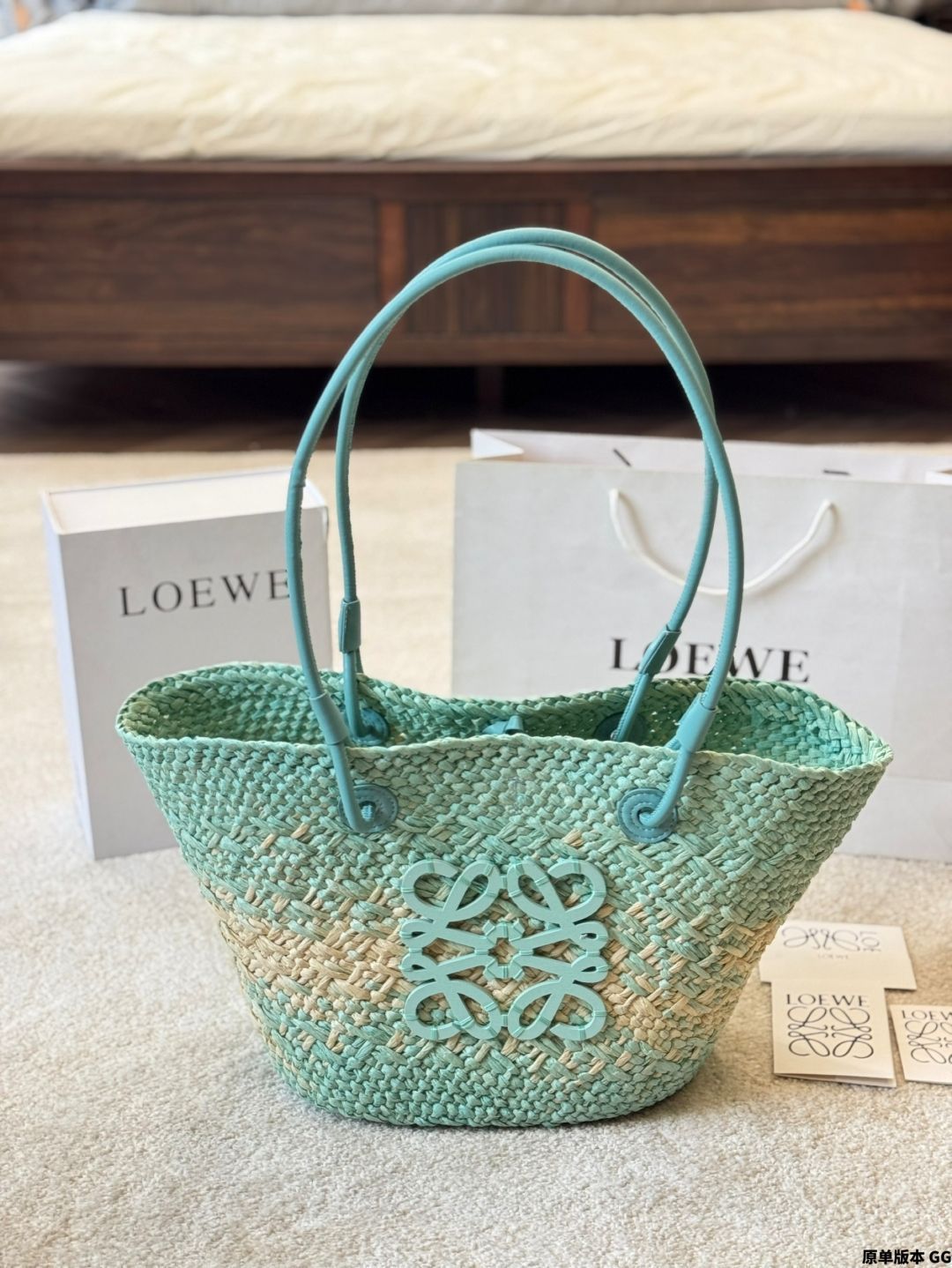 ロエベ　ミントグリーン レザー トートバッグ チョコマカロン LOEWE_SS25_PRECO_ONLINE_STORIE