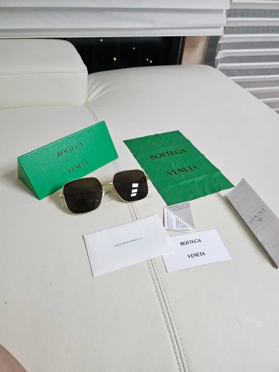 (在庫の確認必須)BOTTEGA VENETA ユニセックスサングラス BOTTEGA VENETA(ボッテガヴェネタ) 正規品 ユニセックス