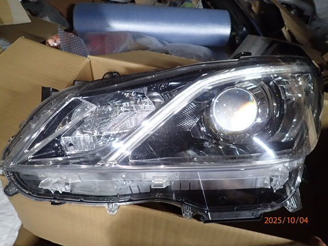 クラウン ロイヤル GRS210 前期 HID ヘッドライト ヘッドランプ 左 AFS無し 記号 H koito 30-401 81185-30n30
