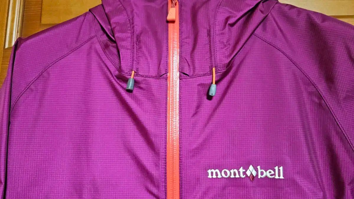 mont-bell　GORETEXダウンジャケット150センチ モンベル 割引 ゴアテックス mont-bell GORETEXダウンジャケット150