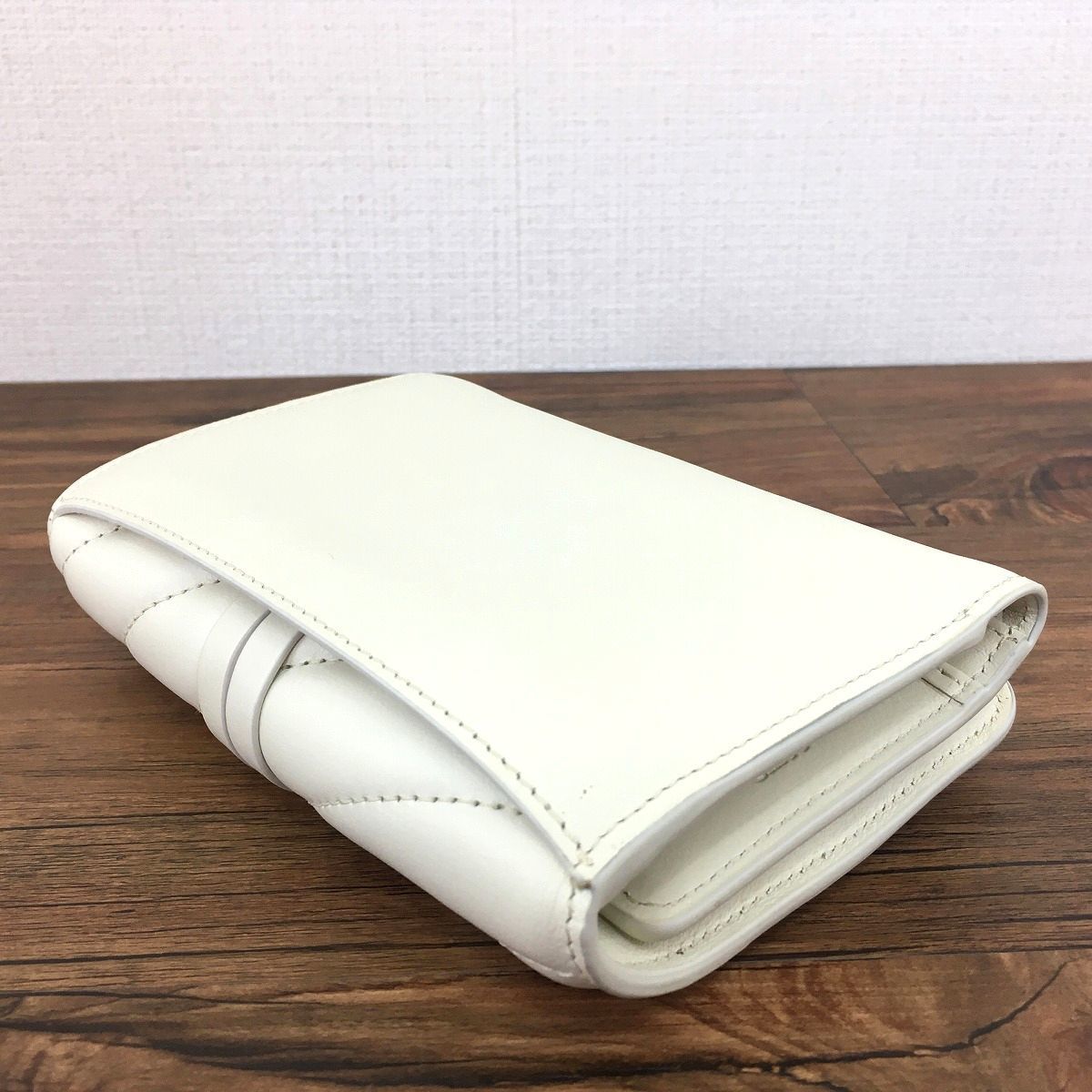228 送料込み！ 未使用品 Chloe 三つ折り財布 CHC18AP943A04119  