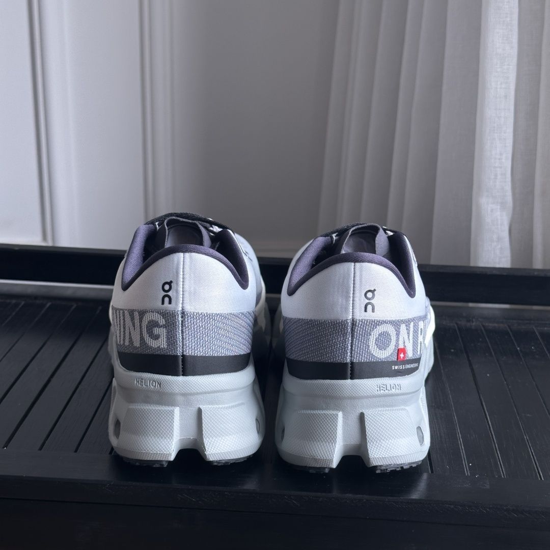 On Cloudmonsterシューズ US10 ホワイト/グレー Men's Cloudmonster | White | On Japan