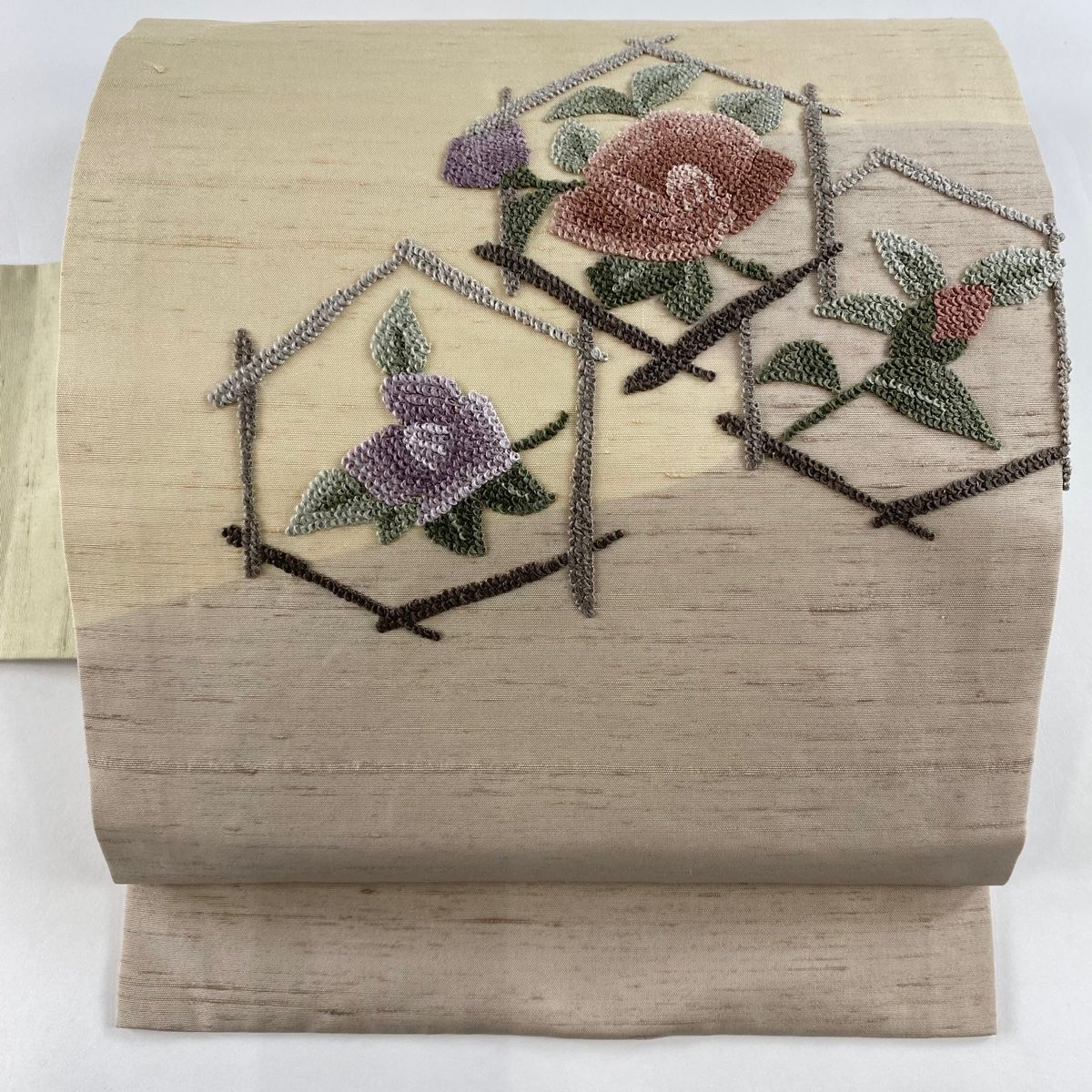 名古屋帯 秀品 紬地 草花 刺繍 ベージュ 正絹