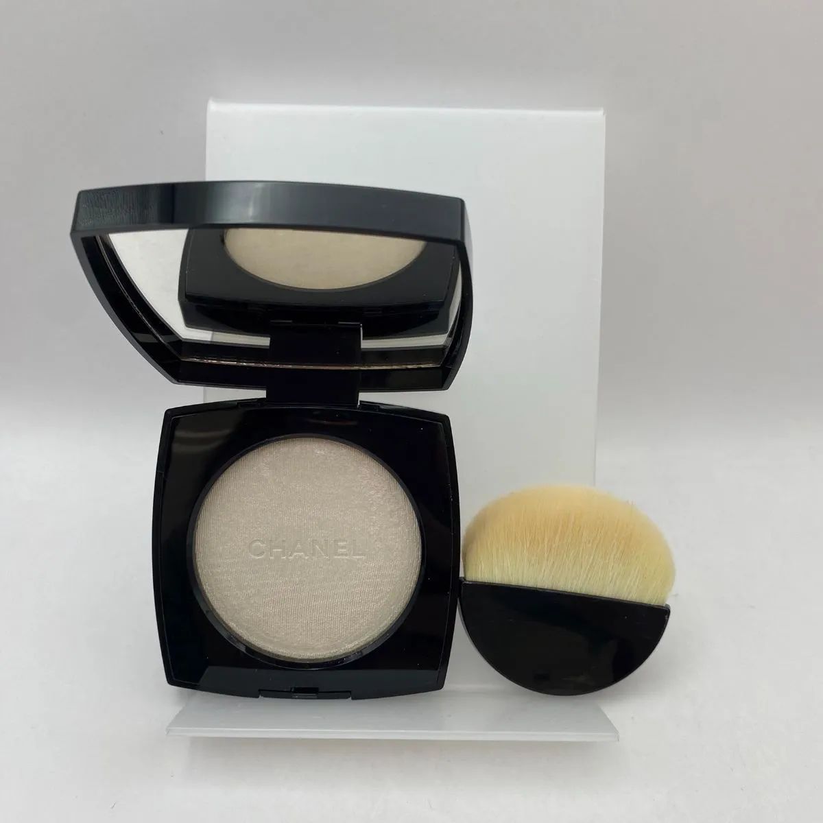 中古】CHANEL POUDRE LUMIERE 40 WHITE OPAL - メルカリ