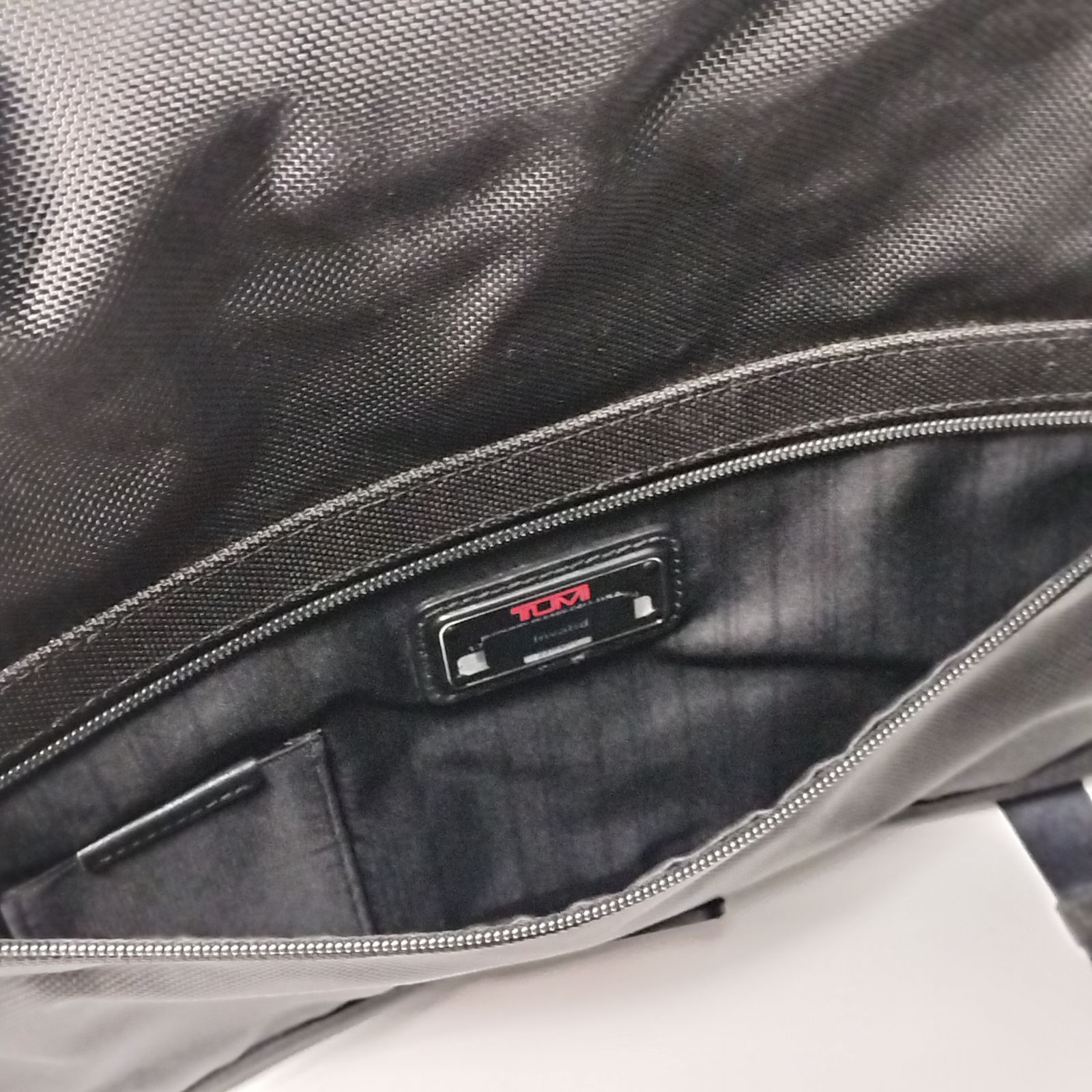 ☆極美品☆TUMI バリスティックナイロン メッセンジャー ボディバッグ　A4 極美品】TUMI 大容量 メッセンジャーバック ボディバック