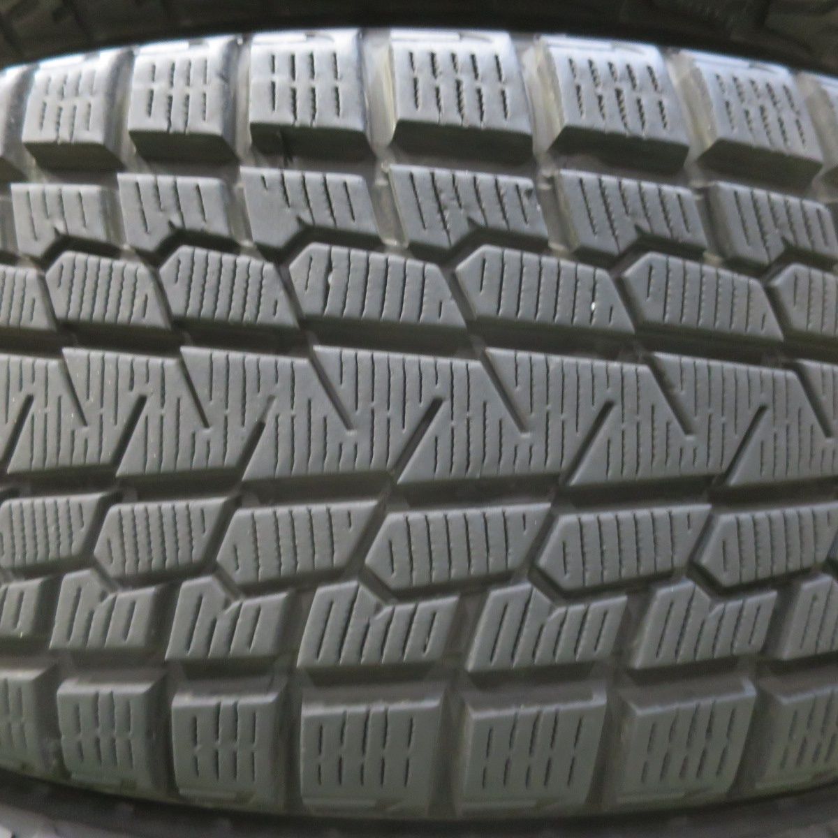 送料無料！ バリ溝 22年 キレイ 9.5分 スタッドレス 225 55R18 ヨコハマ アイスガード G075 社外 アルミ 18インチ PCD114.3 5H 5092605イス