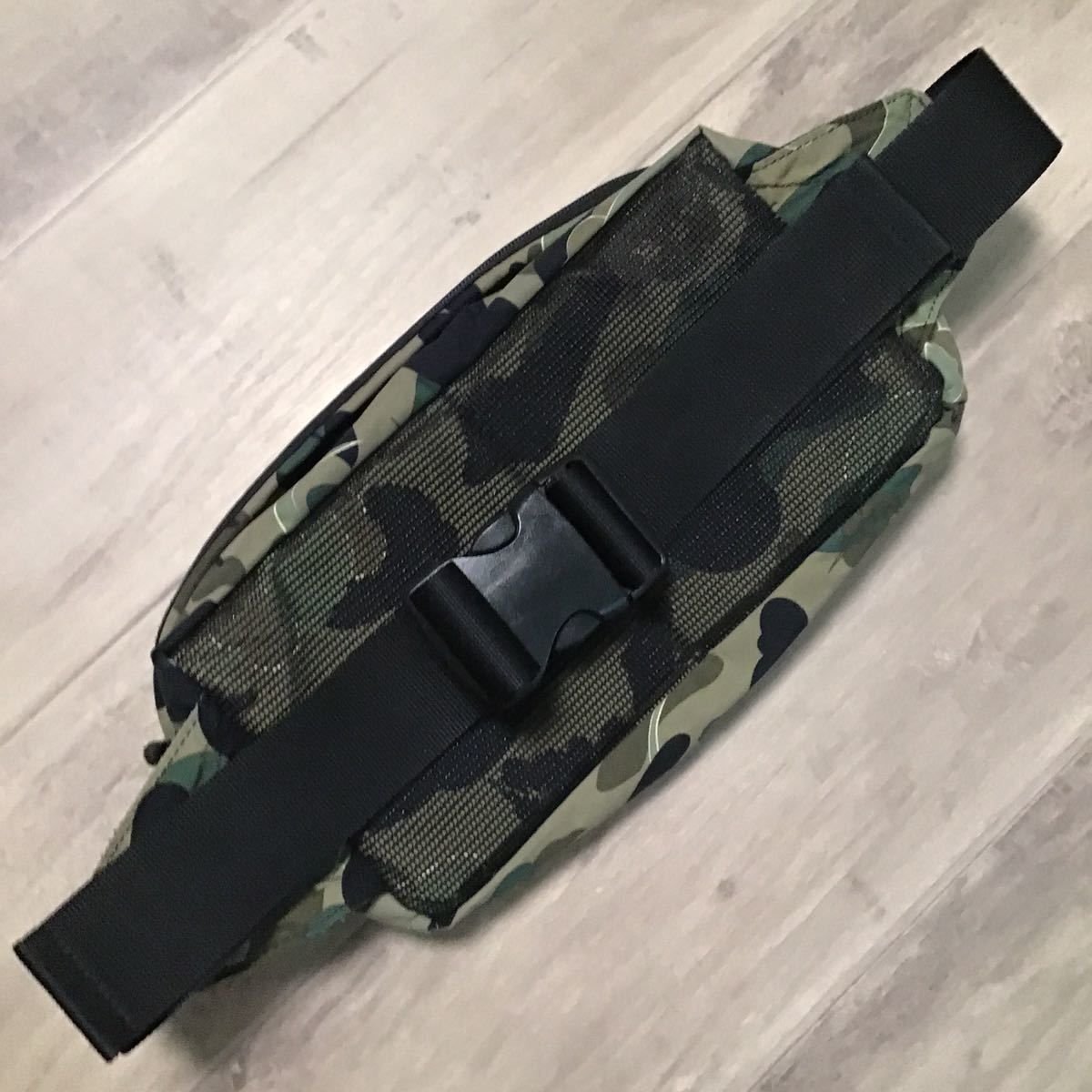 ☆激レア☆ KAWS bendy 1st camo green ウエスト バッグ a bathing ape  