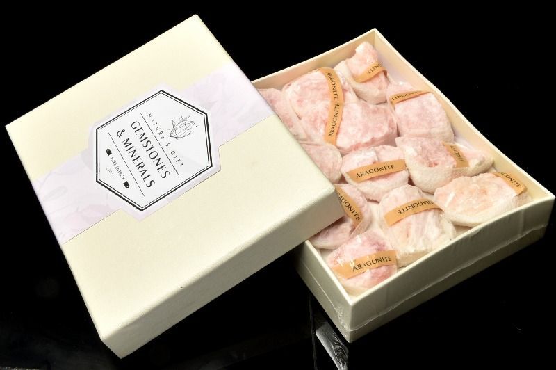 一箱12個入り ピンクアラゴナイト 40-53x27-47mm 鉱物標本ケース 原石