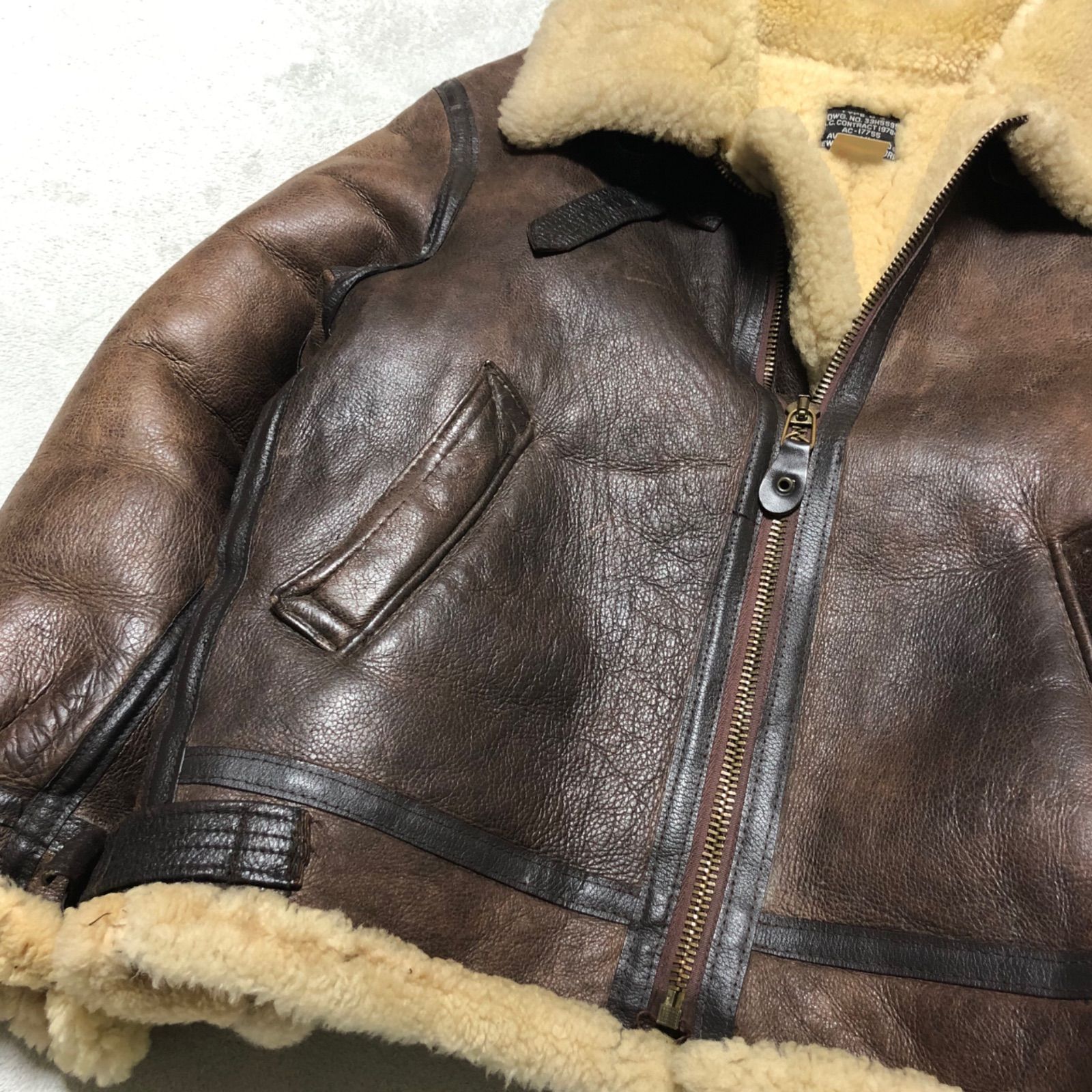 【米国製】AVIREX B-3 フライトジャケット　羊革　ボア　ブラウン　44 AVIREX USA製 B-3 フライトジャケット ムートン ボア ロゴ刻印