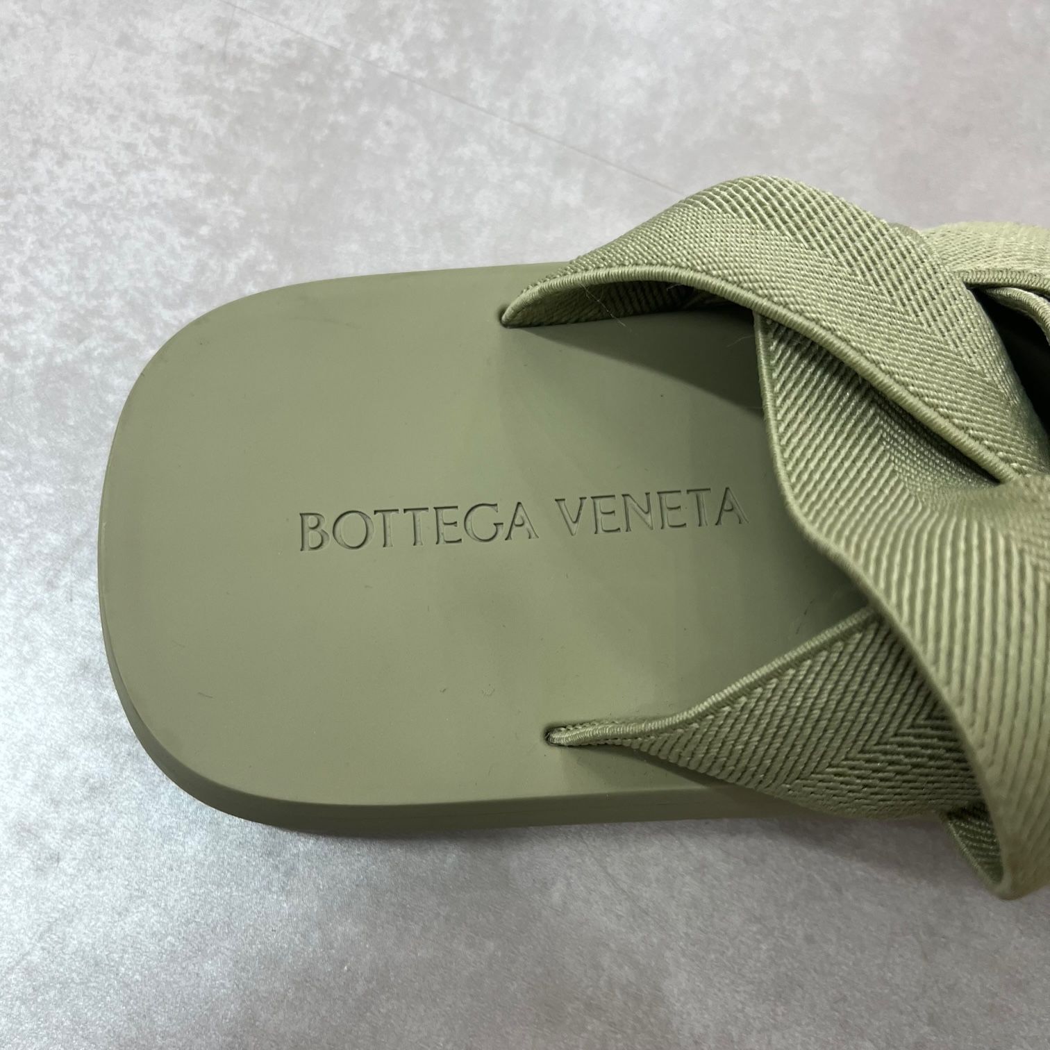 BOTTEGA VENETA イントレチャートサンダル プラットミュール
