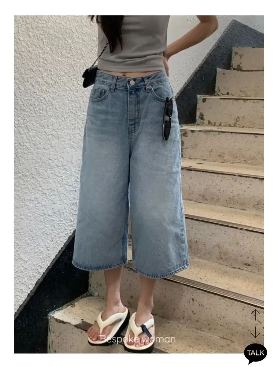 MAC <新品> 限定デザイン♫リップスティック型ケースブラシ4本セット MAC ブラシセット リップ型ケース MAC <新品> 限定デザイン♫リップ