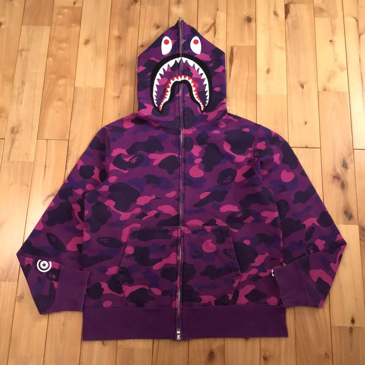 A・BATHING APE 迷彩シャークパーカ A BATHING APE ｱﾍﾞｲｼﾝｸﾞｴｲﾌﾟ