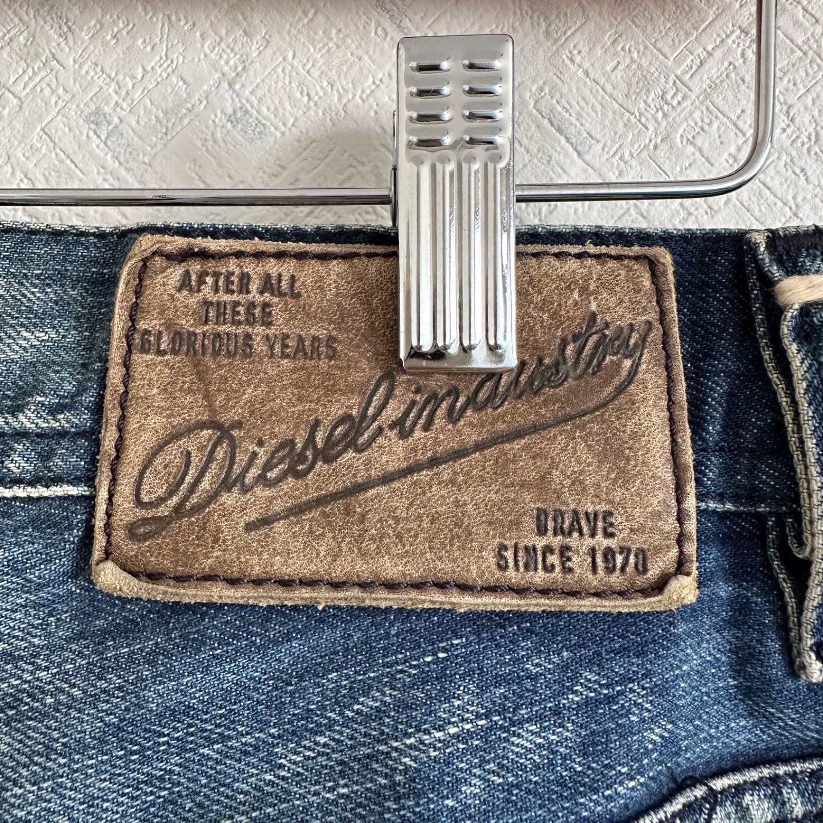 z1409 【美品タグ付き】DIESELディーゼル デニムパンツジーパン 