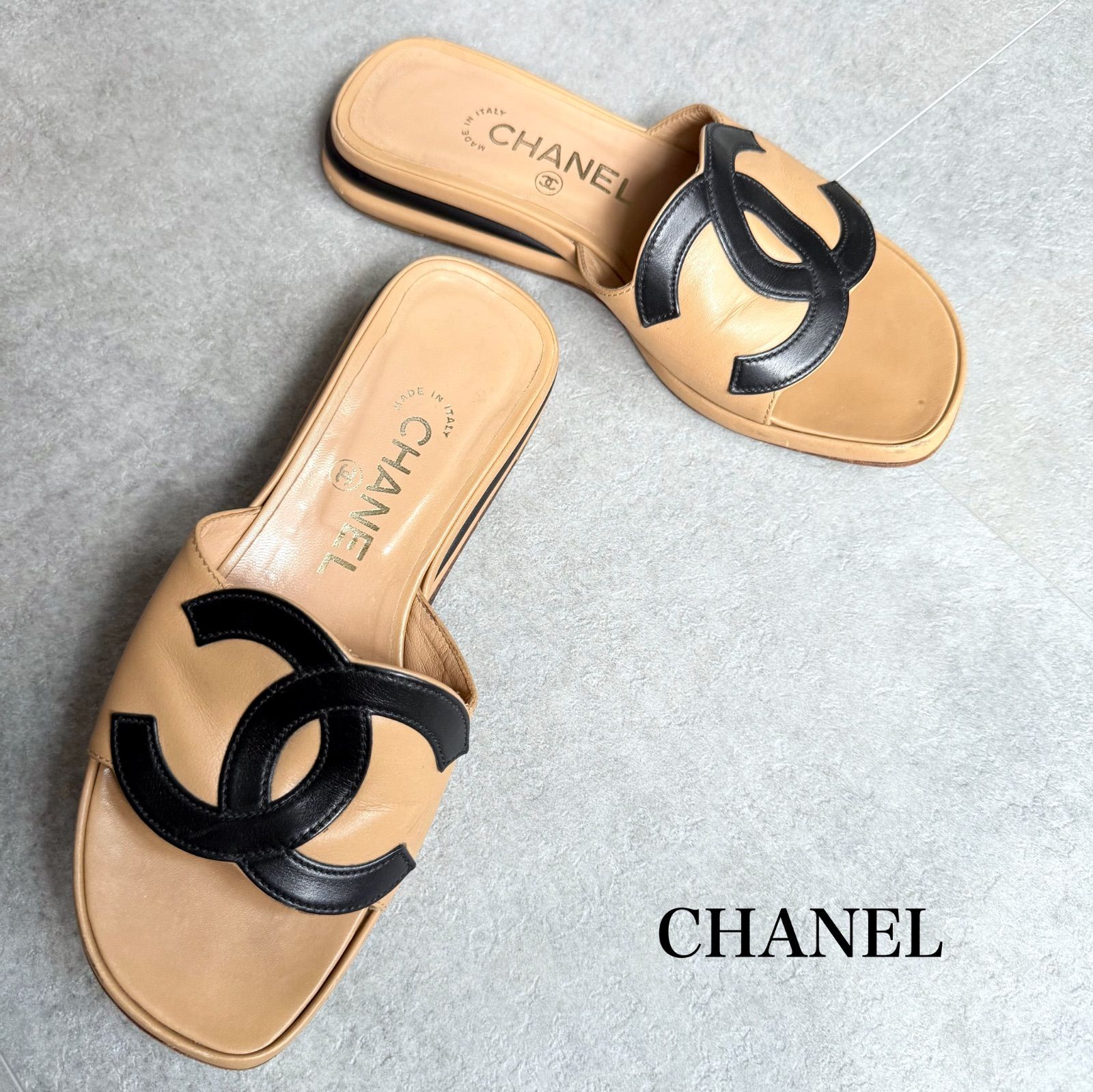 CHANEL ロゴ入りスライドサンダル CHANEL ロゴ入りスライドサンダル