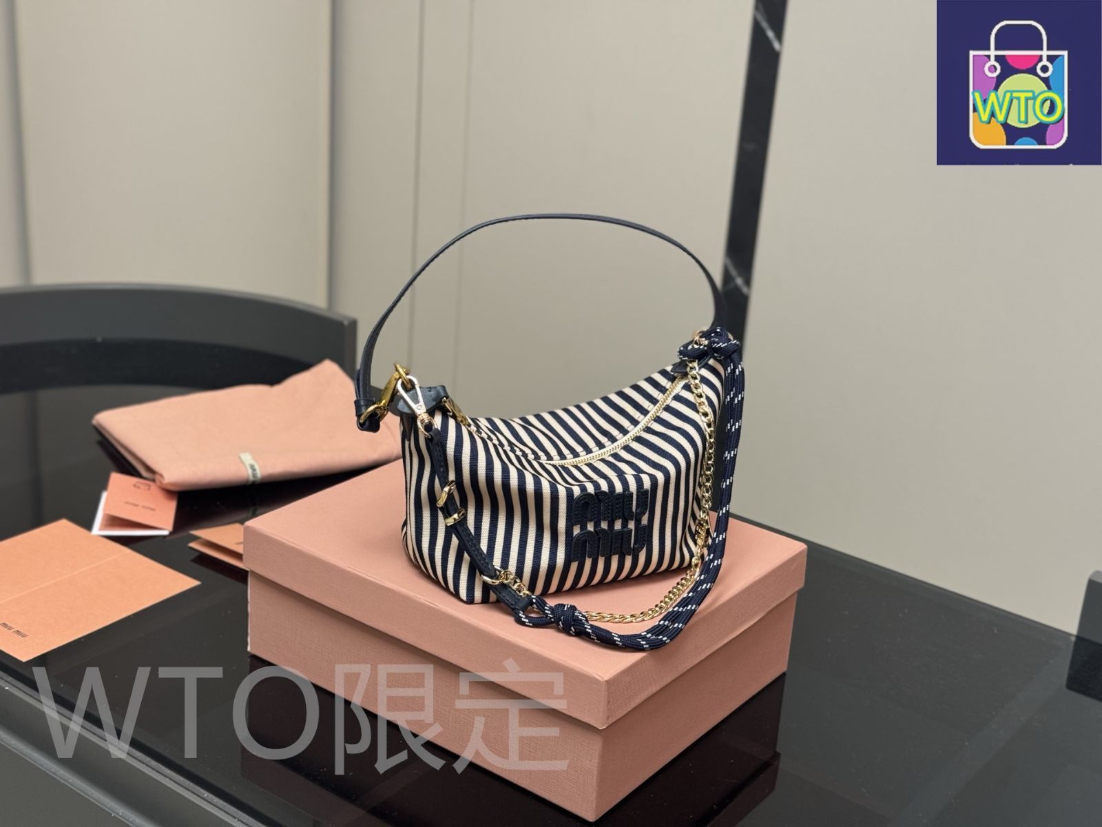 ❤️miu miuミュウミュウ❤️ 　 キャンバス＆レザー　 リバーシブルタイプ 三越伊勢丹 | MIU MIU/ミュウミュウ通販 | バッグ | レディース