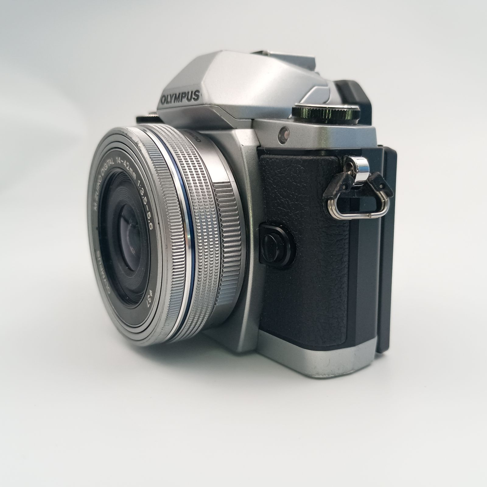 OLYMPUS OM-D E-M10 オリンパス ダブルズームキット ショット数
