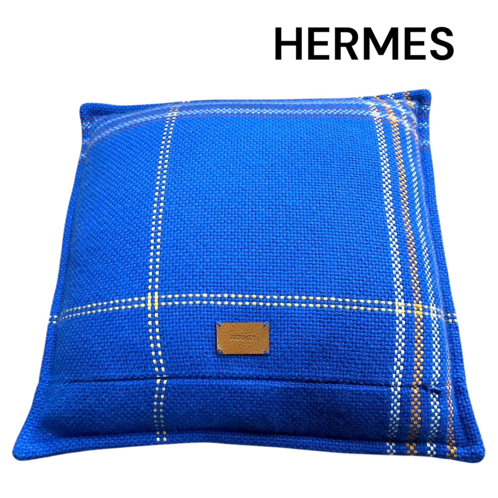 ●エルメス HERMES チェック柄 手織りカシミア素材 Navetteクッション ブルー S5Q792