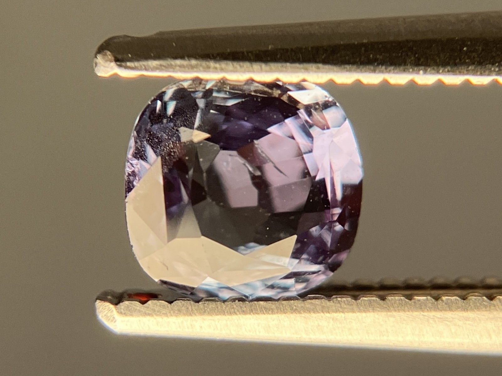 アレキサンドライト 天然 0.864ct 中央宝石ソーティング付き