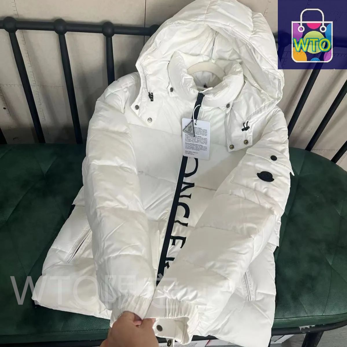 新品未使用】MONCLER （モンクレール）白 ダウンジャケット