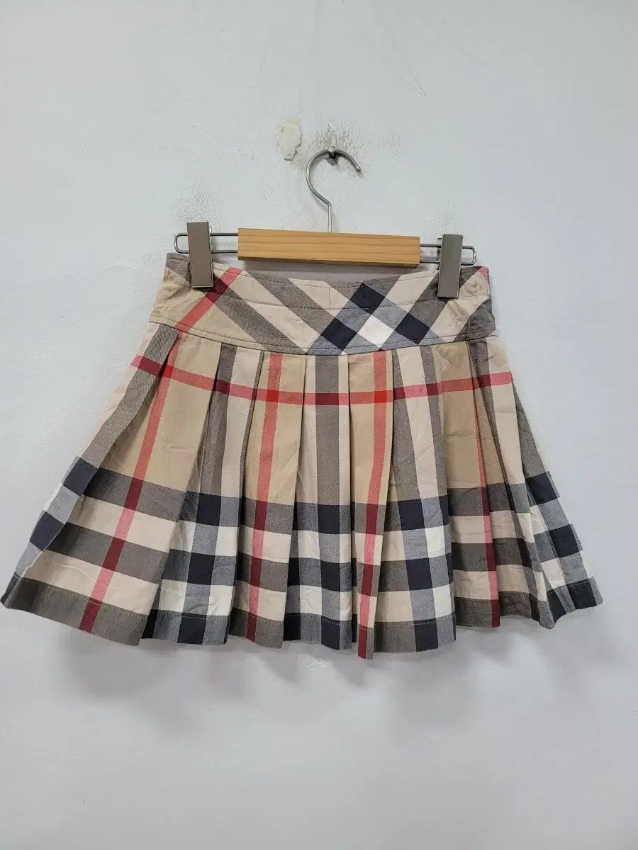 Burberry ミニスカート ７号のみ 20 % 割引) BURBERRY(バーバリー ) ミニ スカート - メルカリ