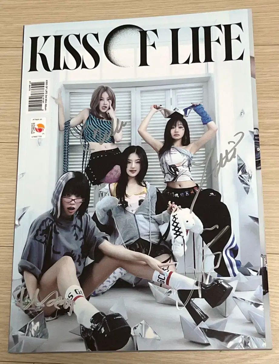 KISS OF LIFE(キスオブライフ・KIOF) サイン入り アルバム 出品 KISS OF LIFE(キスオブライフ・KIOF) サイン入り アルバム 出品