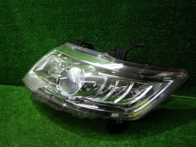 130 ヴィッツ ヘッドライト左右 HID NC52-236 バラスト無し 130