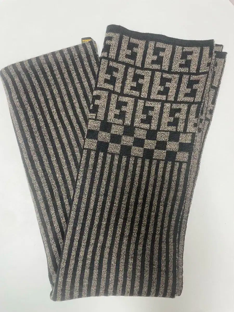 FENDI（フェンディ) 正規品 ロゴプレイ ブラウン ニット