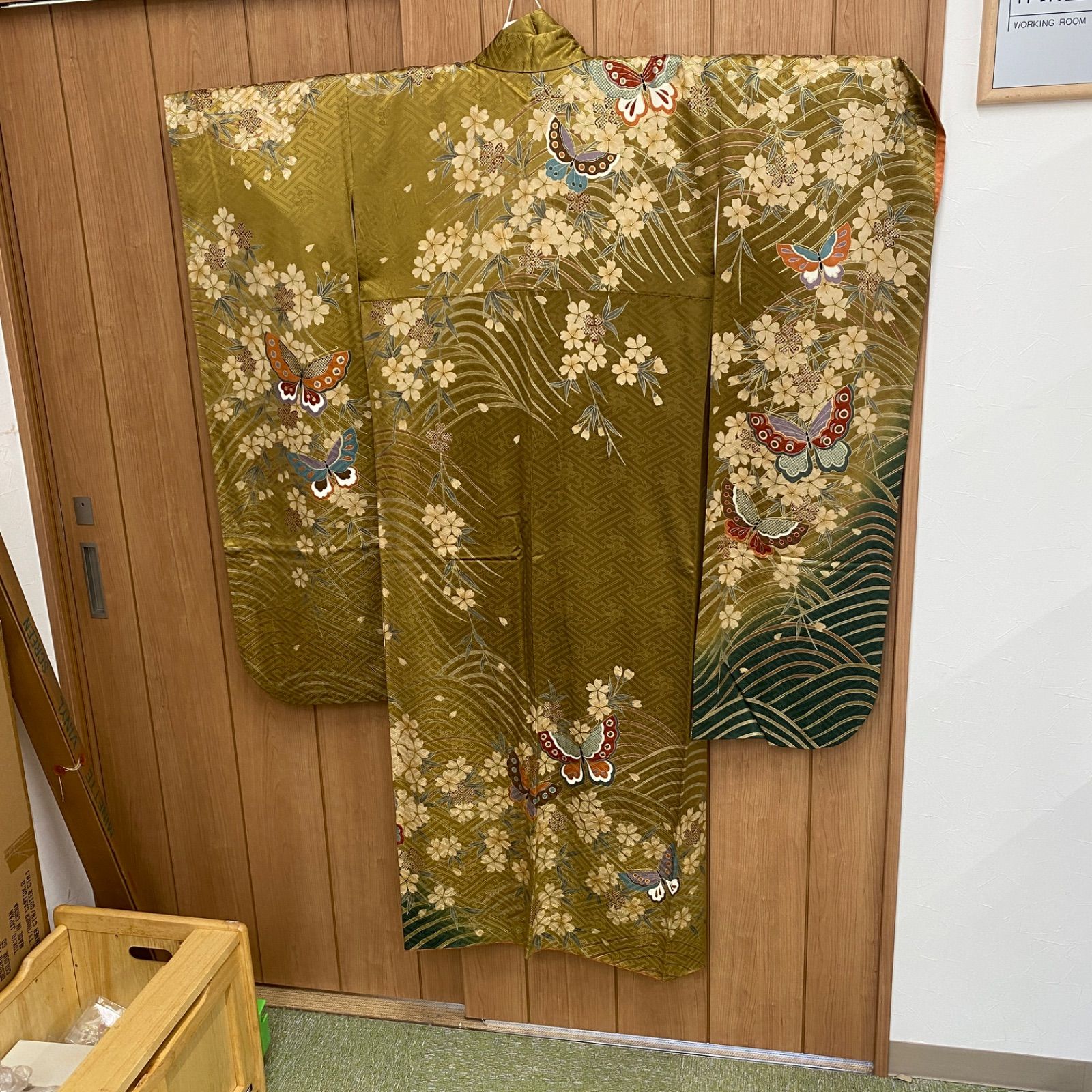 振袖・帯・襦袢 3点セット 着物と帯は日本製 成人式 結納 結婚式 新品（株）安田屋 NO22725 振袖・帯・襦袢3点セット 着物と帯：日本製 成人式 新品（株）安田屋 NO22726 | 安田屋呉服店