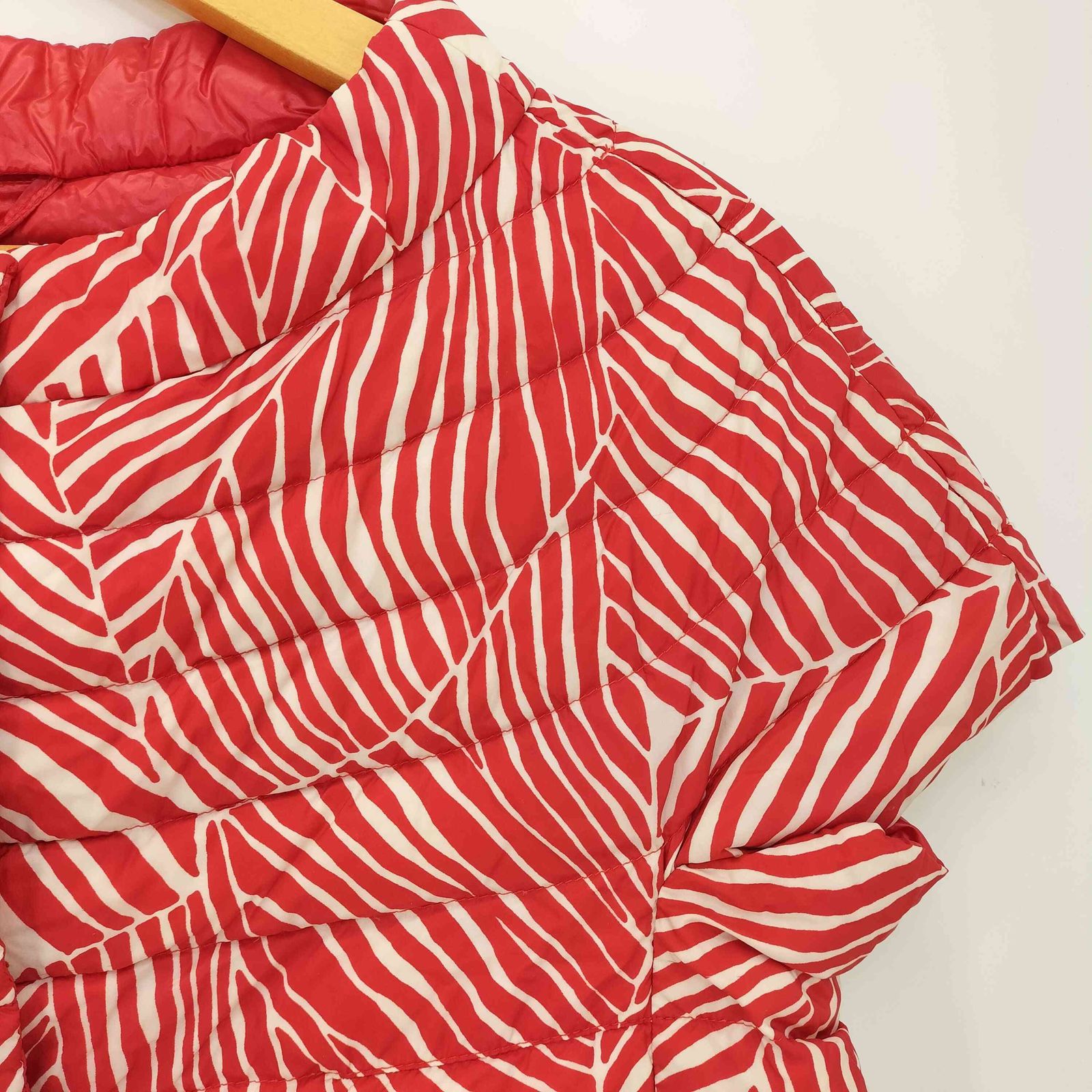極美品【HERNO】 ヘルノ 半袖 ダウンベスト ベージュ42 <リバーシブル> HERNO（ヘルノ）ウォーターレペレントシルクカシミアサキソニー