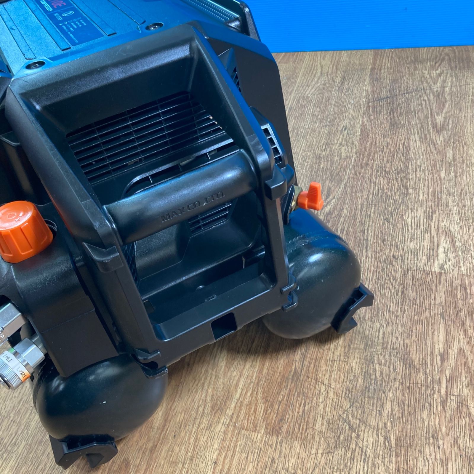 ☆マックス(MAX) エアコンプレッサー AK-HH1310E_ブラック【岩槻 ☆マックス(MAX) エアコンプレッサー AK-HH1310E_ブラック【岩槻
