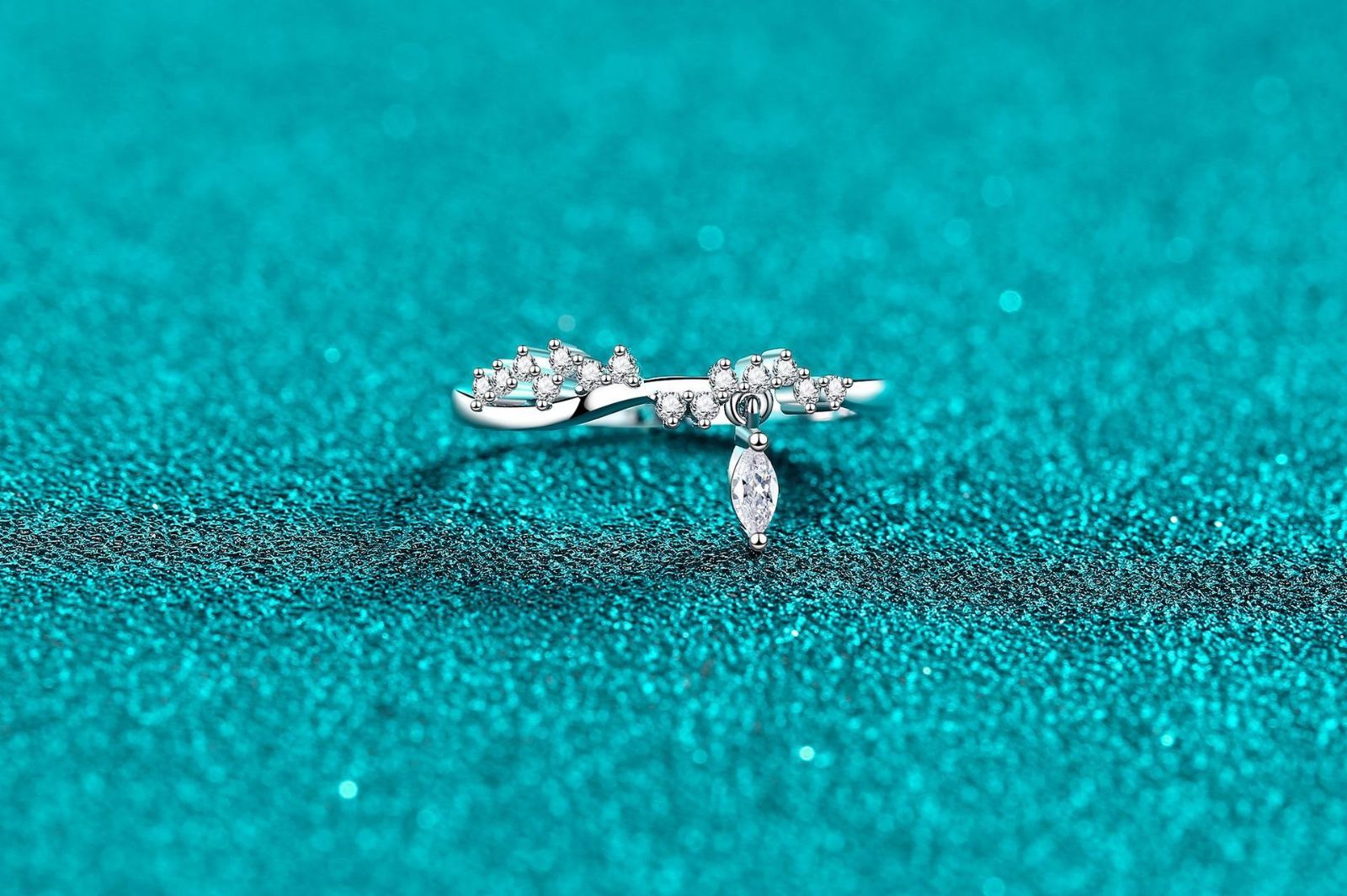 約13号　3EX 合計2.8ct モアサナイト リング 2ct0.4ct×2 約13号 3EX 合計2.8ct モアサナイト リング 2ct0.4ct×2