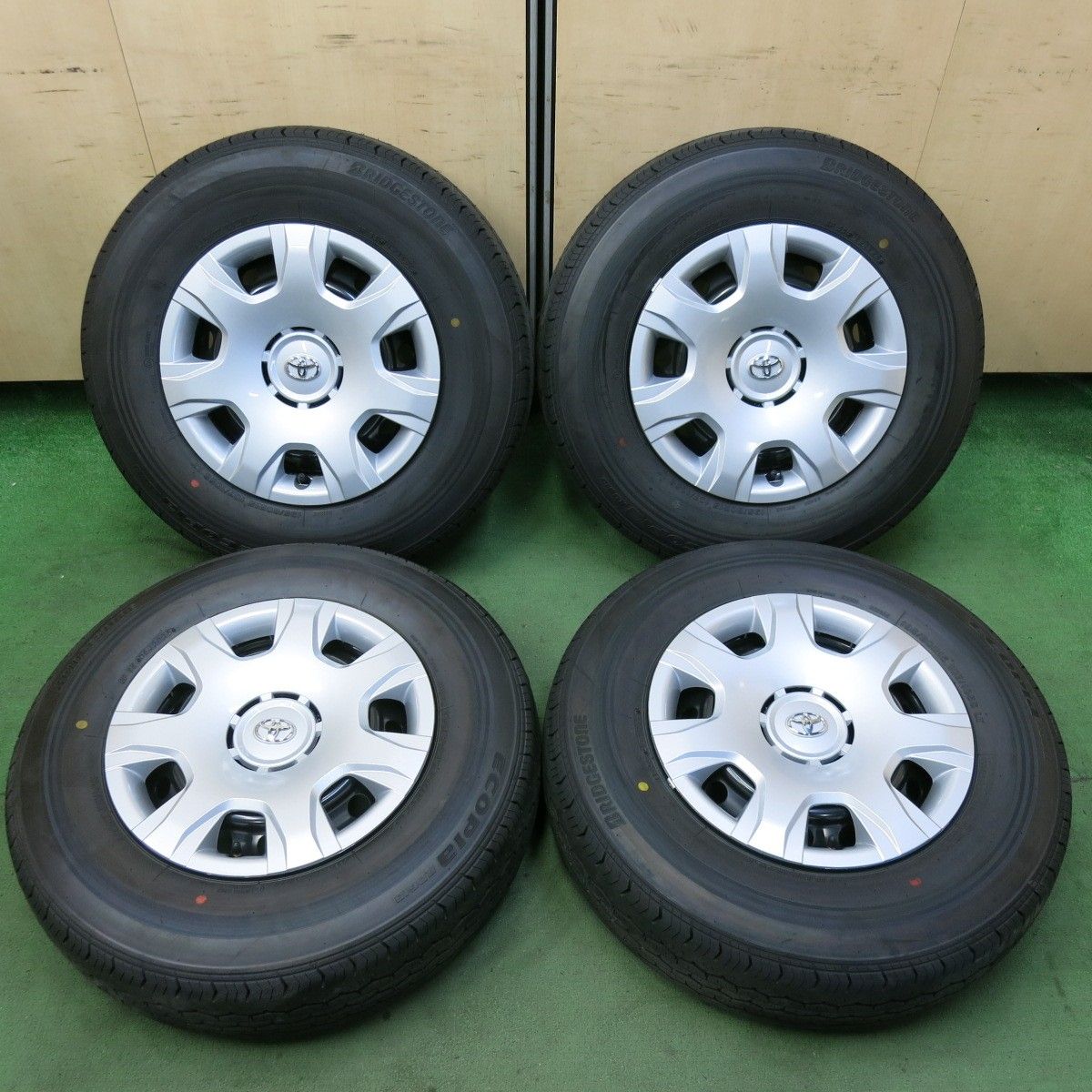 ハイエース200系純正タイヤBSエコピア＆ホイールセット新車外し お得，HOT 2025年製新車外しトヨタ 200系ハイエース 純正