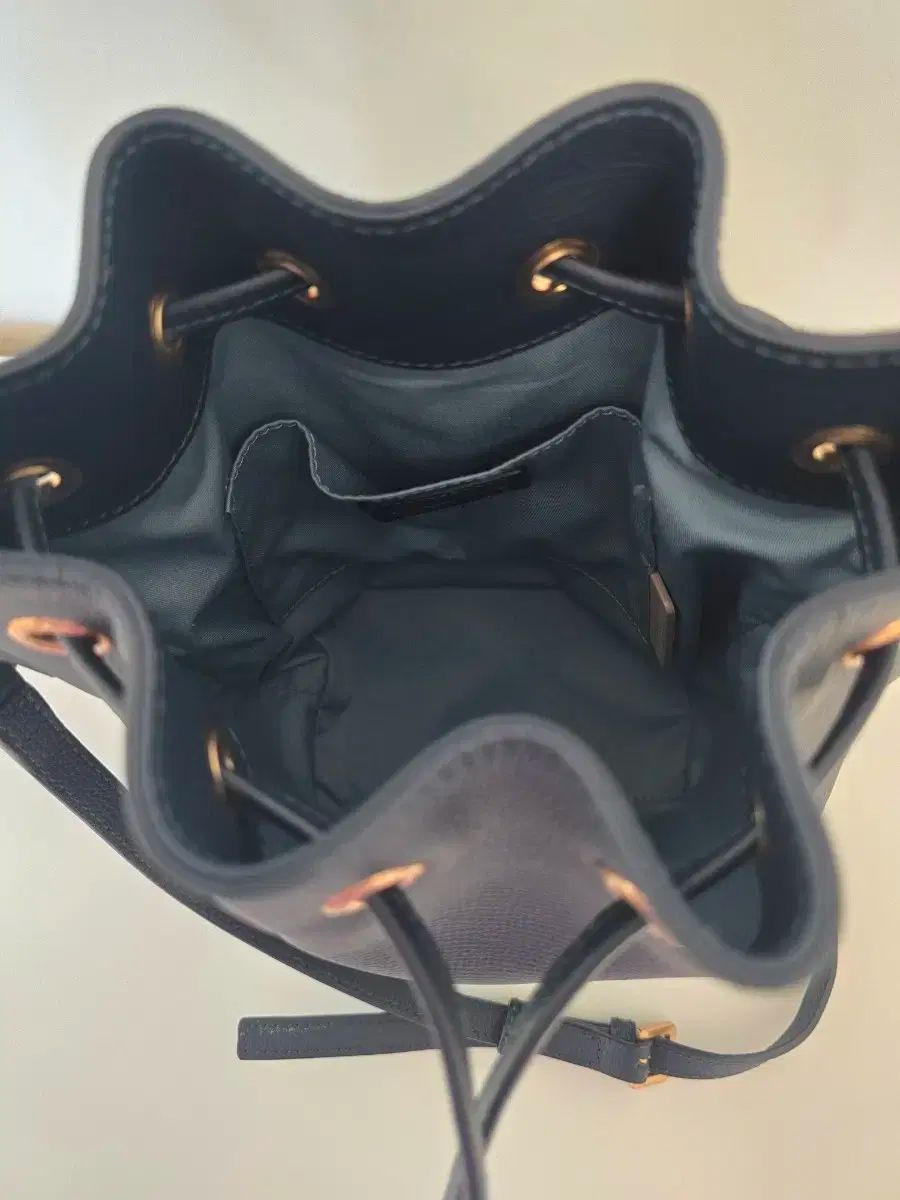 ★ COURONNE