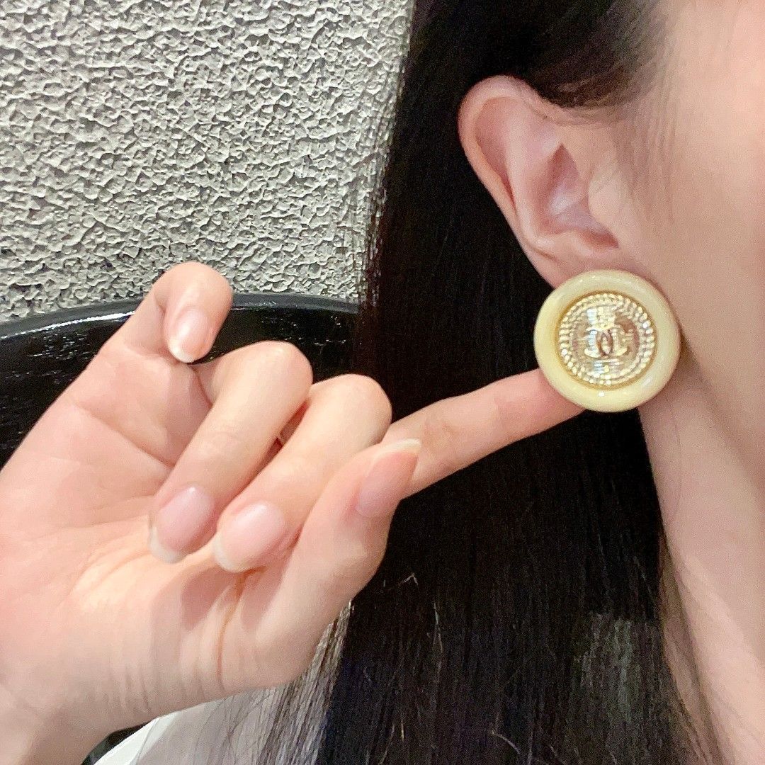 今日特価】Chanel シャネル ヴィンテージ ダブル C イヤリング