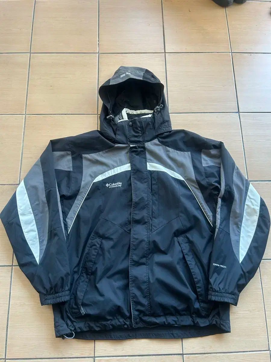 コロンビア Columbia チタン GORE-TEX₍ゴアテックス ウィンドブレーカー