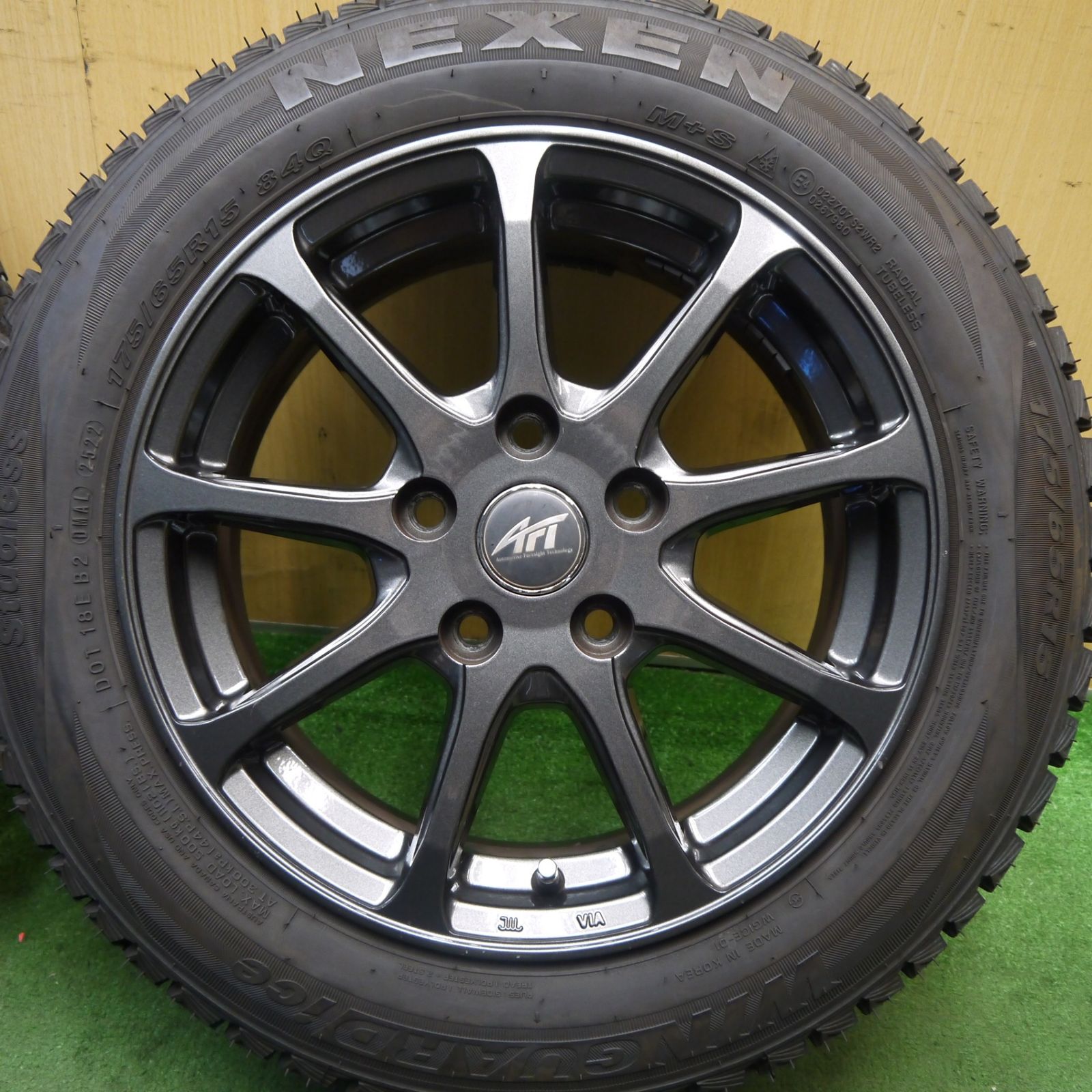 特別価格バリ山スタッドレスタイヤアルミホイールセット 235/65r18