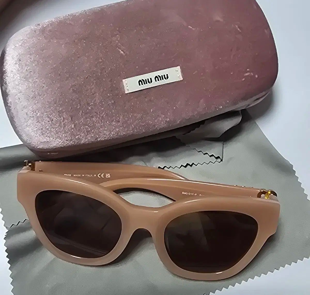 ミュウミュウ　サングラス　23s MIU MIU(ミュウミュウ) サングラス 正規品 - メルカリ