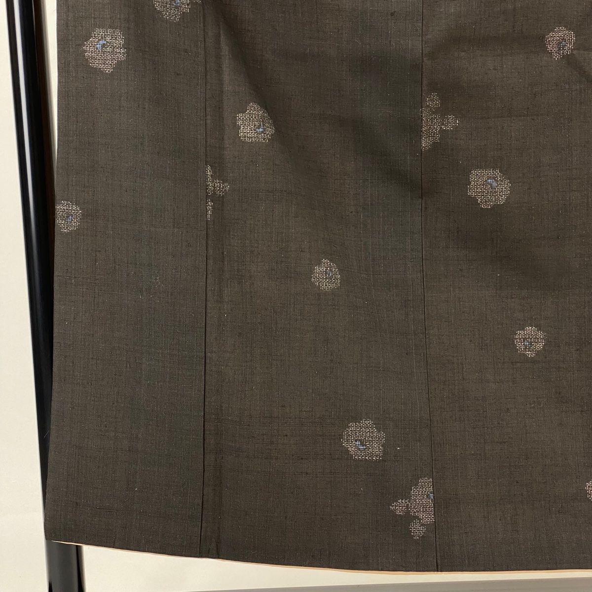 結城紬 身丈156cm 裄丈63cm S 袷 本場結城紬 井上商事 証紙 椿 亀甲絣 焦茶色 正絹