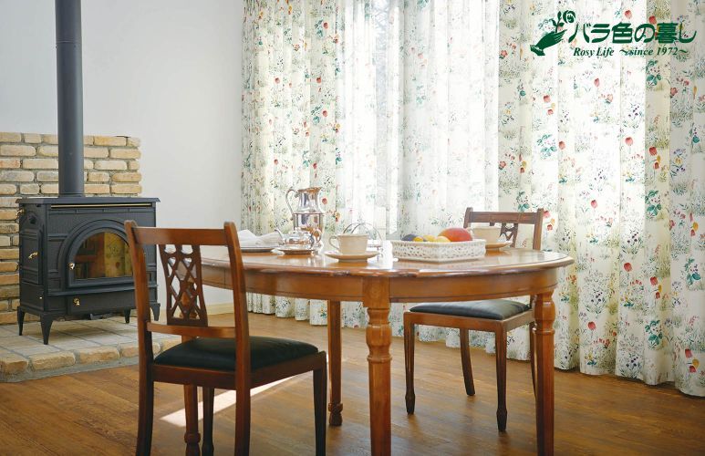 バラ色の暮し（バラクラ・ケイ山田）カーテン フリチラリア F1490 巾150cm×丈200cm×2枚 ※離島、山間部等へはお届けできません※サイズ変更はお問い合わせください